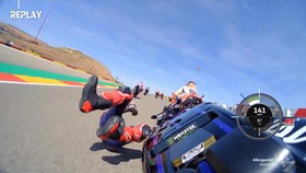 VIDEO: Detik-detik Quartararo Tabrak Marquez di MotoGP Aragon