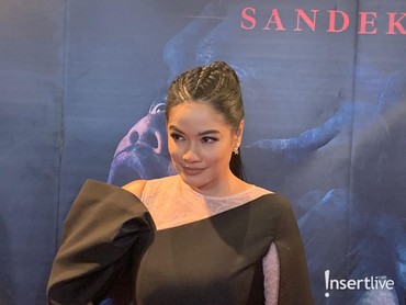 Reaksi Titi Kamal Lihat Foto Pernikahan dengan Miller Khan Ramai di Medsos