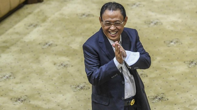 Ahmadi Noor Supit resmi jadi anggota BPK menggantikan Harry Azhar lewat rapat paripurna DPR yang digelar pada Selasa (27/9).