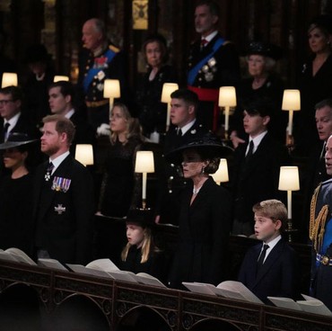 6 Momen Pangeran George & Putri Charlotte di Pemakaman Ratu Elizabeth II