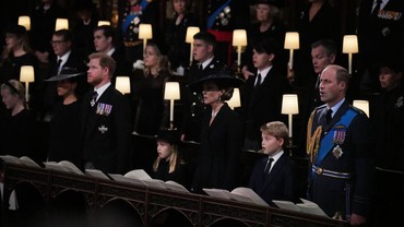 img-title 6 Momen Pangeran George & Putri Charlotte di Pemakaman Ratu Elizabeth II