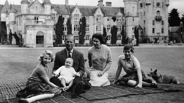 4 Anak Ratu Elizabeth 2: Daftar Nama Hingga Profilnya Anak-anak Ratu Elizabeth dan Pangeran Philip berjumlah empat orang, terdiri dari Charles, Anne, Andrew, dan Edward. Berikut profil mereka.