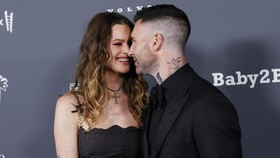 Istri Lagi Hamil, Adam Levine Digosipkan Selingkuh dengan Model
