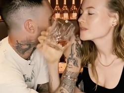 Sikap Behati Prinsloo Usai Skandal Adam Levine Selingkuh