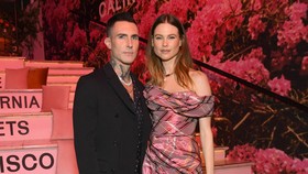 Adam Levine Diduga Selingkuh, Netizen Pilih Idolakan Adam Suseno