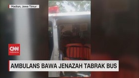 VIDEO: Ambulans Bawa Jenazah Tabrak Bus