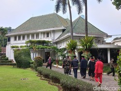 Anies Silaturahmi dengan Pimpinan Ormas di Rumah Dinas