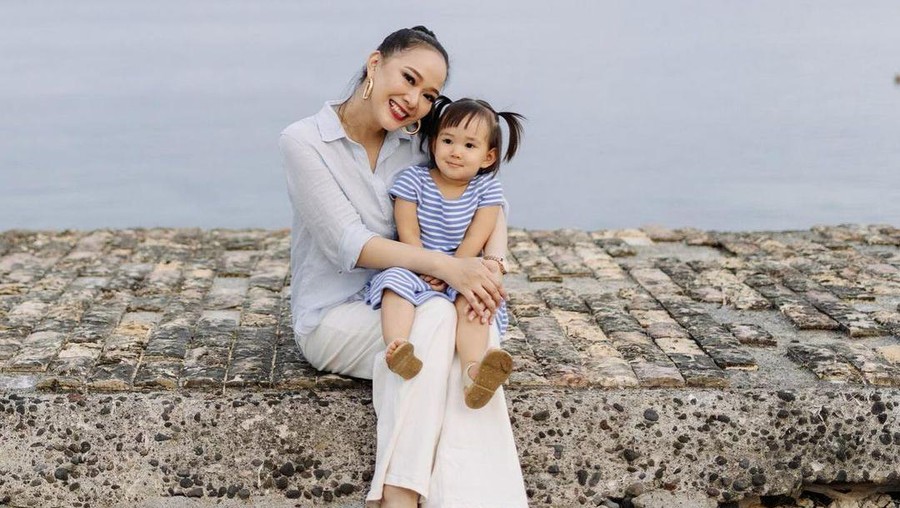 Baru 2 Tahun, Anak Yuanita Christiani Tertarik Jadi MC