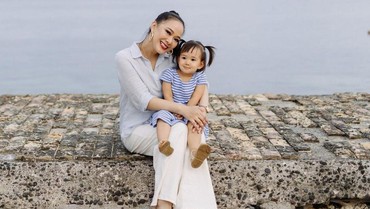 img-title Baru 2 Tahun, Anak Sering Tirukan Yuanita Christiani Jadi MC