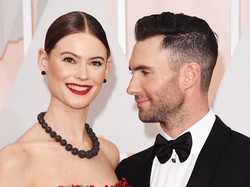 Ingat Lagi Momen Mesra Adam Levine dan Behati Prinsloo di The Ellen Show