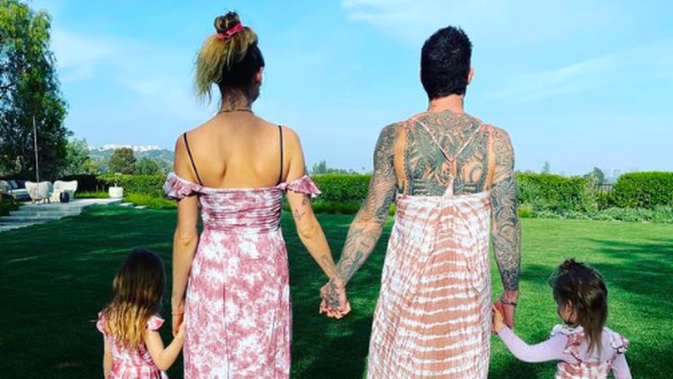 Behati Prinsloo dan Adam Levine Behati Prinsloo dan Adam Levine