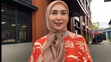 Sempat Galau, Fenita Putuskan Tak Ikut Ibadah Haji Bareng Arie Untung