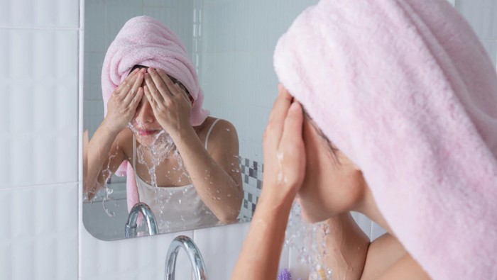 img-title Hati-Hati Bikin Gagal Glowing, 4 Kesalahan Memakai Skincare yang Wajib Kamu Hindari
