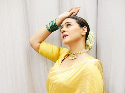 7 Potret Kajol Pemeran Anjali di Kuch Kuch Hota Hai, Masih Cantik seperti Tak Menua Bun