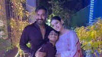 <p>Meski sering kali diterpa gosip tak sedap dari rumah tangganya, Kajol dan Ajay ini tetap menunjukkan keharmonisan bersama keluarganya. (Foto: Instagram@kajol)</p>