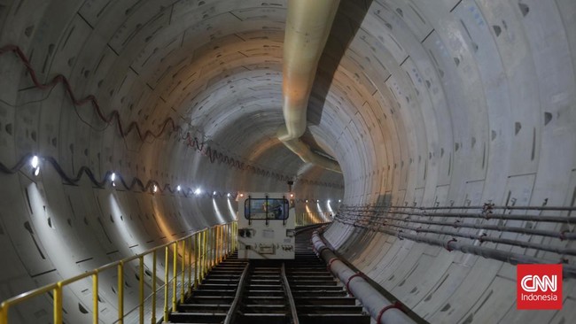 PT MRT Jakarta menemukan sejumlah objek diduga cagar budaya saat proyek MRT fase 2A yakni saluran air kuno Batavia dan struktur jembatan kuno Glodok.