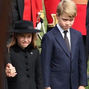 Alasan Mengapa Pangeran George Pakai Busana Warna Navy Bukan Hitam di Pemakaman Ratu Elizabeth II