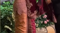 <p>Setelah membawakan lagu untuk mempelai pengantin, Maudy Ayunda turun untuk memberikan pelukan erat kepada adiknya. (Foto: Instagram @maudyayunda)</p>