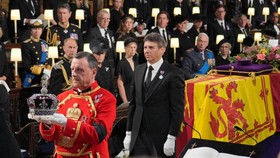 Ratu Elizabeth Dimakamkan, God Save The Queen Bergema Terakhir Kalinya