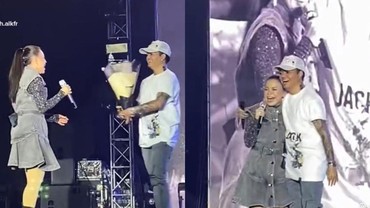 img-title Dituding Selingkuh, 7 Momen Romantis Reza Arap Kasih Bunga ke Rossa Disorot