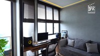 <p>Berprofesi sebagai musisi Tanah Air, tidak mengherankan lagi bila pria berusia 33 tahun ini memiliki <em>mini studio</em> musiknya sendiri. (Foto: YouTube BW.)</p>