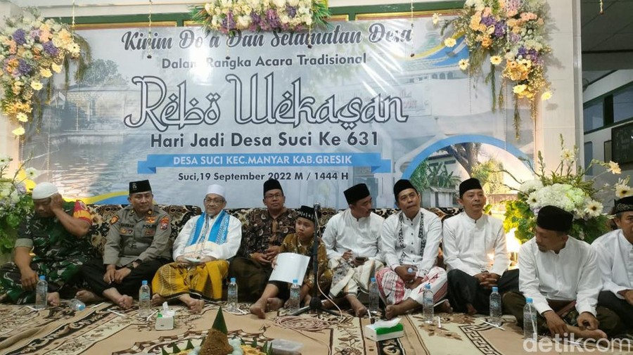 Sejarah Rebo Wekasan di Gresik Warga Desa Suci, Kecamatan Manyar menggelar tradisi Rebo Wekasan. Tradisi ini turun-temurun sejak zaman Sunan Giri.
