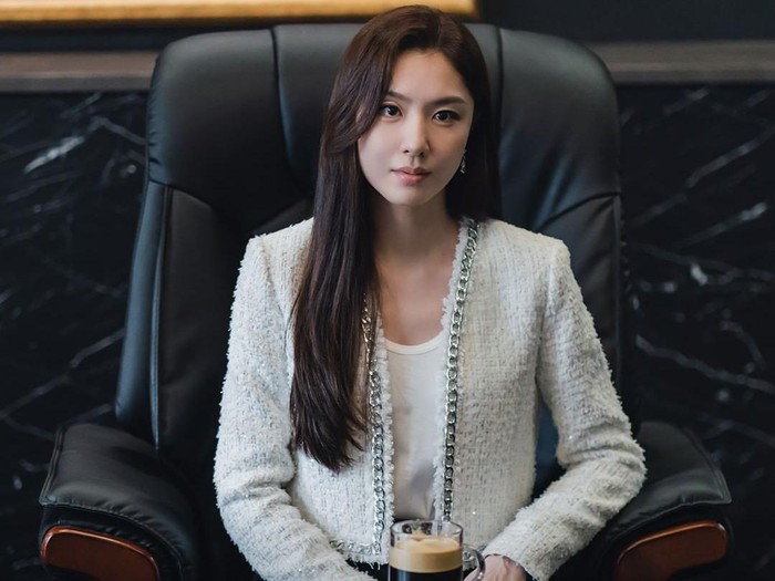 Seo Ji Hye di Adamas