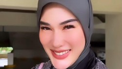 Mualaf, 7 Potret Stevie Agnecya Eks Istri Samuel Rizal Kini Mantap Berhijab