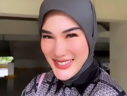 Mualaf, 7 Potret Stevie Agnecya Eks Istri Samuel Rizal Kini Mantap Berhijab