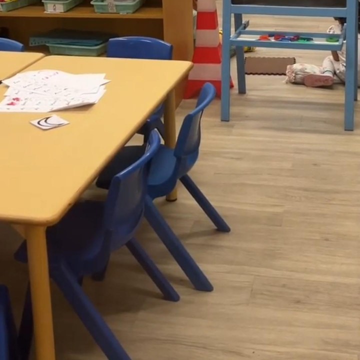 <p>Tasya juga berulang kali memberikan afirmasi, “Mama anter Arr sampai pintu kelas yaa, ga bisa nemenin Arr di dalam kelas. Kan di dalam kelas ada Miss, jadi Arr aman. Nanti selesai sekolah PASTI mama jemput," tulis Tasya. (Foto: Instagram/tasyakamila)</p>