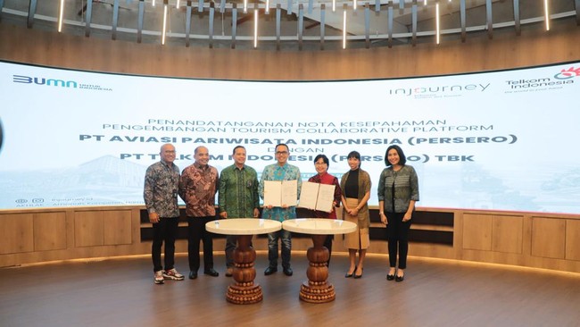 penandatanganan nota kesepahaman atau memorandum of understanding antara Injourney dengan Telkom untuk mengembangkan Tourism Collaborative Platform.