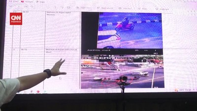 img-title VIDEO: Iwan Terekam CCTV Sebelum Ditemukan Tewas di Pantai Marina
