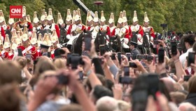 VIDEO: Rakyat Inggris Lepas Kepergian Ratu Elizabeth di Kastil Windsor
