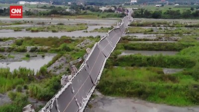 VIDEO: Penampakan Jembatan Ambruk akibat Gempa Dahsyat di Taiwan
