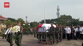 VIDEO: Mendiang Azyumardi Azra Dimakamkan di TMP Kalibata