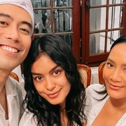Kece Buat Hangout, OOTD Putih ala Artis Tamu Pentas Sudamala Garapan Happy Salma dan Nicholas Saputra