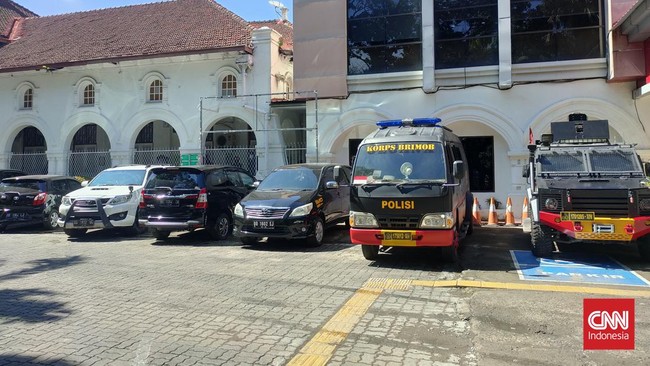 Sidang kasus pelanggaran HAM berat Paniai Berdarah dibuka untuk umum. Sejumlah pihak memantau jalannya sidang ini, mulai dari lembaga pemerintah sampai sipil.