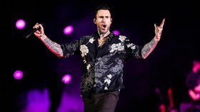 Pengakuan 2 Perempuan yang Dibombardir Pesan-pesan Genit Adam Levine