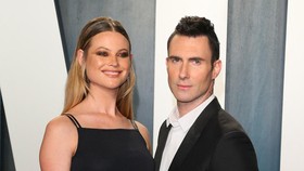 Adam Levine Sibuk Bujuk Behati Prinsloo Buntut Isu Selingkuh
