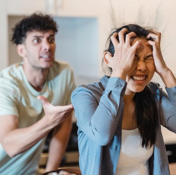 5 Alasan Mengapa Seseorang Bertahan di Hubungan Toksik