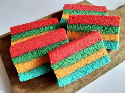 Resep Bolu Kukus Loyang Warna-warni, Kudapan Ceria untuk Segala Suasana
