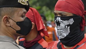 Buruh Demo di Balai Kota DKI, Minta UMP 2024 Jadi Rp5,6 Juta
