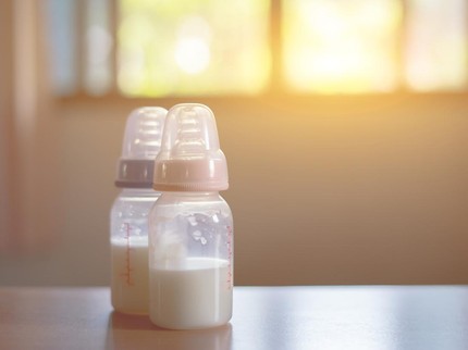 5 Tips Memilih Ukuran Botol Susu Bayi 0-6 Bulan yang Tepat, Pahami Perbedaan Alirannya