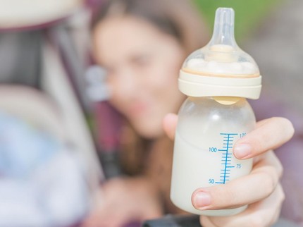 10 Tips Memilih Botol Susu Bayi Terbaik untuk Si Kecil