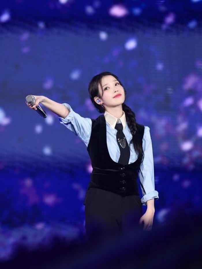 Pada Sabtu, (17/9) dan Minggu, (18/9) lalu, IU sukses menggelar konser solo bertajuk The Golden Hour: Under the Orange Sun yang berlokasi di Jamsil Olympic Stadium, Korea Selatan./ Foto: instagram.com/dlwlrma