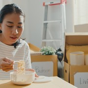 Benarkah Kebiasaan Makan Mie Instan Bisa Bikin Usus Buntu?