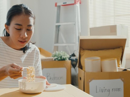 Sering Makan Mi Instan saat Menyusui Bisa Picu Risiko Obesitas pada Bayi