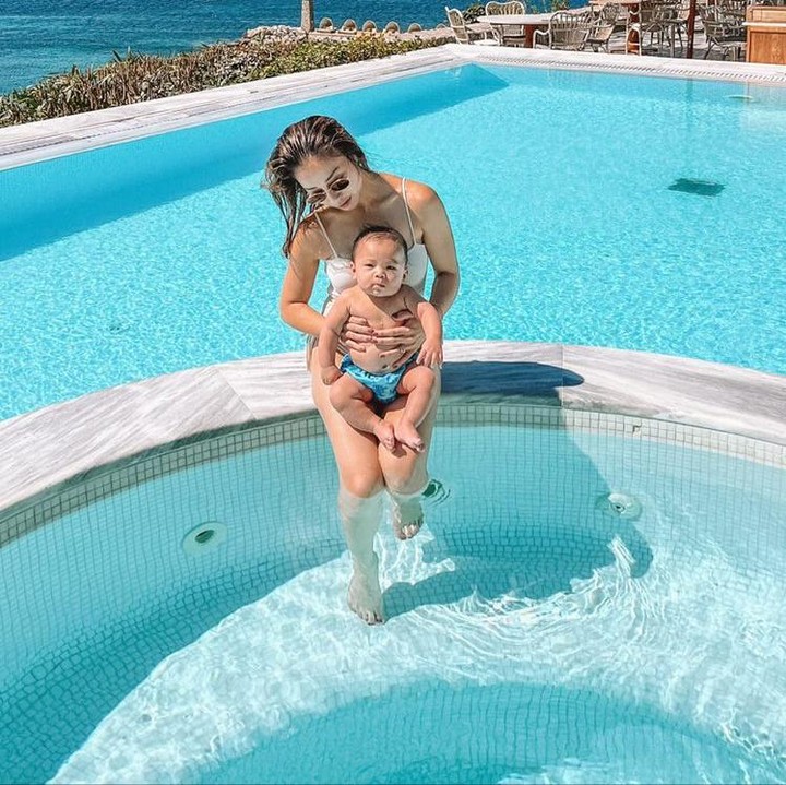 <p>Diketahui, ketiganya menikmati berlibur ke Yunani. Mereka juga membagikan momen tersebut di media sosial Instagram, lho. (Foto: Instagram @indpriw)<br /><br /><br /></p>