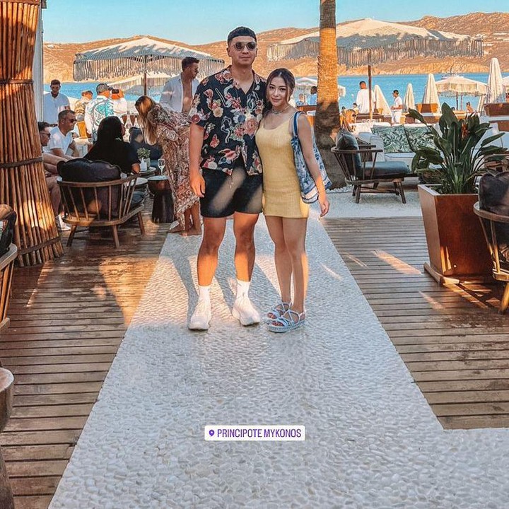 <p>Tak lupa, Nikita Willy dan Indra Priawan juga menyempatkan foto berdua. Romantis ya, Bunda. (Foto: Instagram @indpriw)</p>