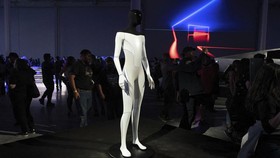 FOTO: Rencana Tesla Produksi Robot Optimus